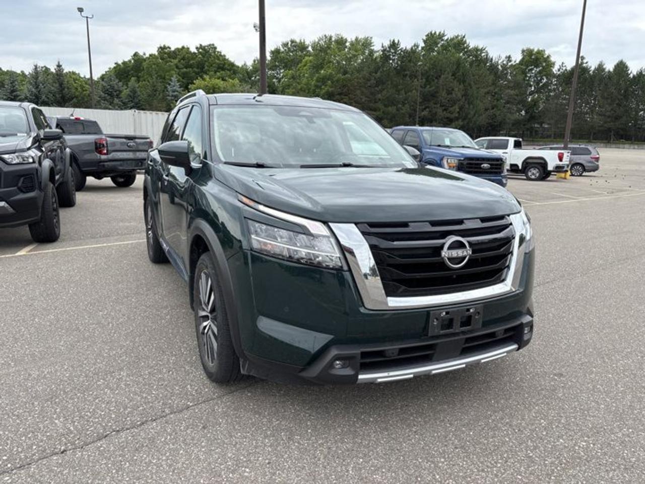 2022 Nissan Pathfinder Platinum 4WD | One Owner | No Accidents | Vent. Front Seats Photo