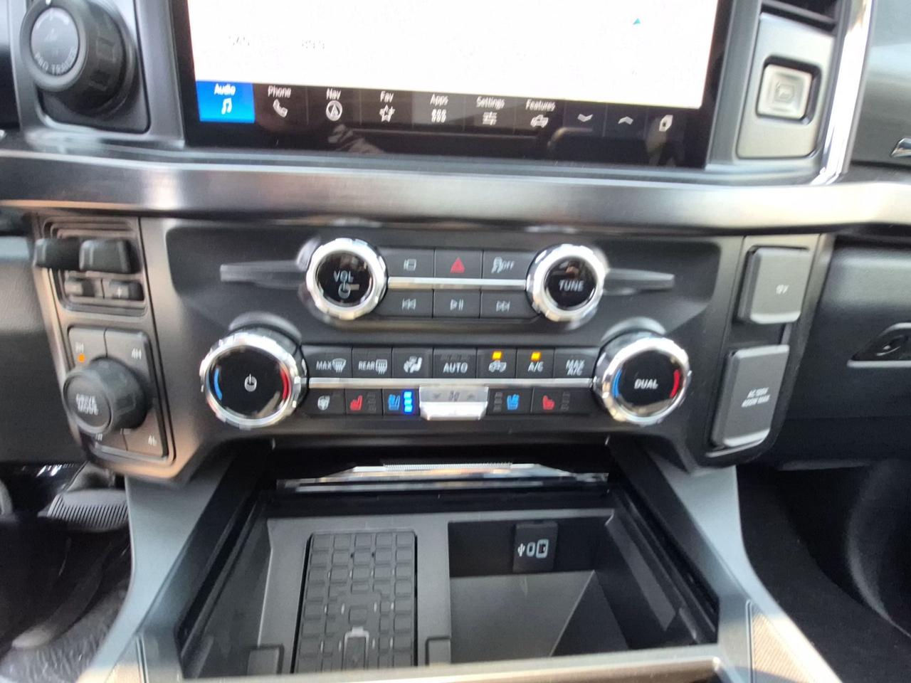 2026 Ford F-250 LARIAT, 6.7L DIESEL, ULTIMATE/PREMIUM PKG,MOONROOF Photo