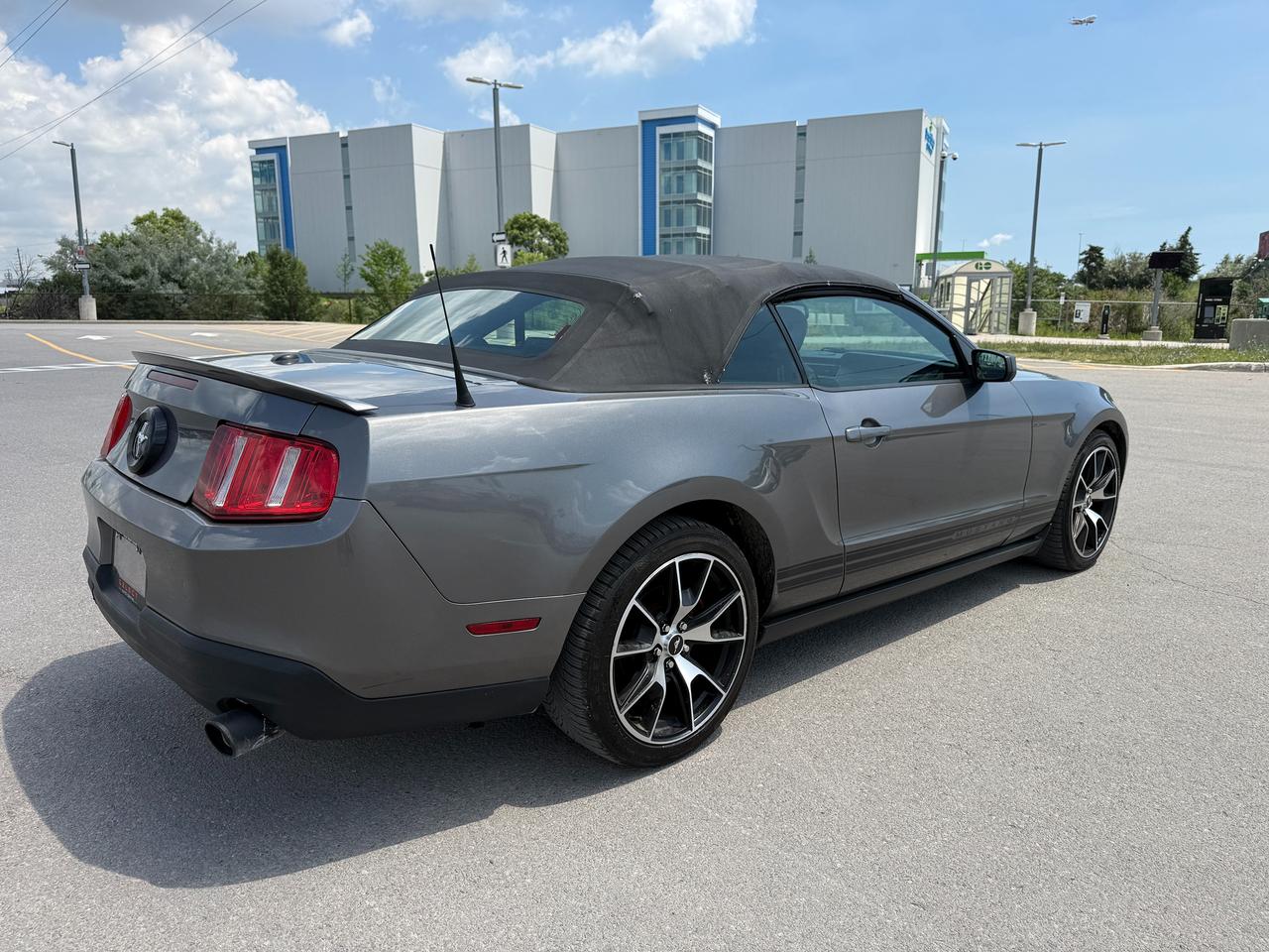 2010 Ford Mustang V6 Photo