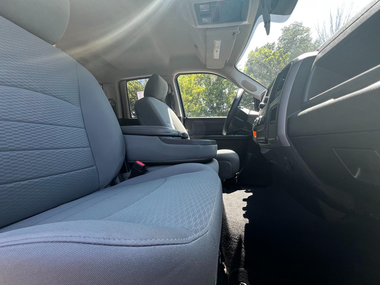 2019 RAM 1500 Classic Express 4x4 Quad Cab 6'4" Box - Photo #13