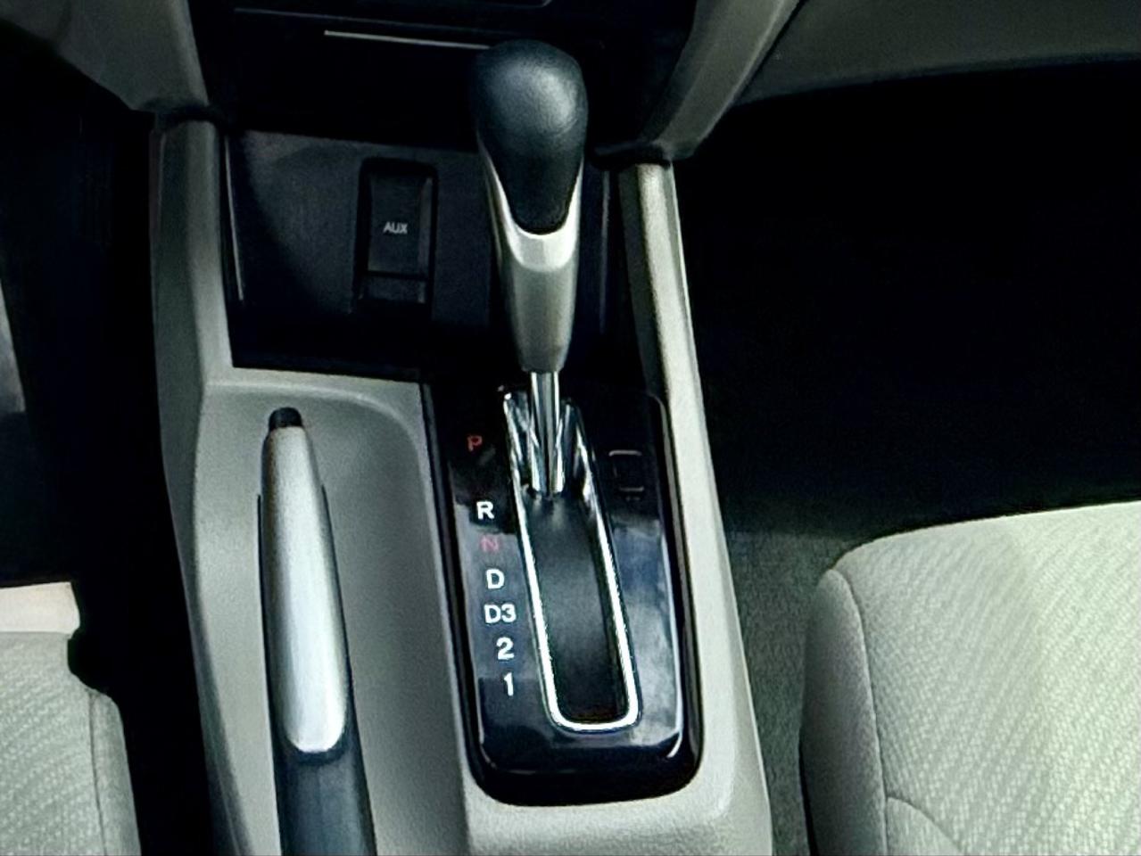 2013 Honda Civic FINANCING AVAILABLE Photo12