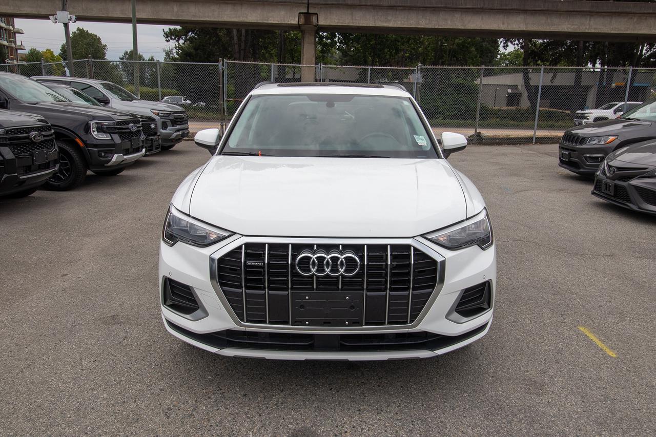 2022 Audi Q3 Komfort 40 TFSI quattro Photo2