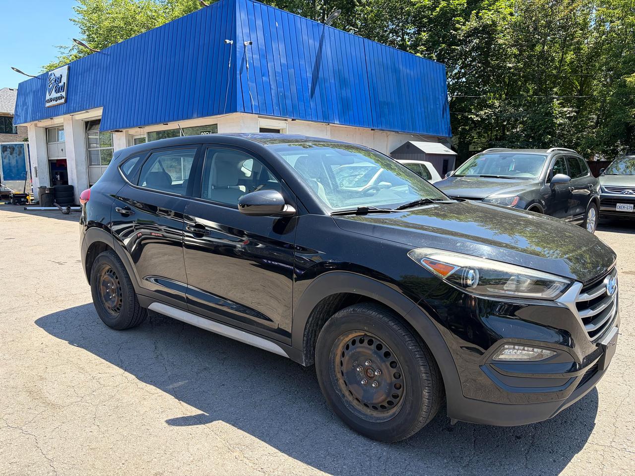 2017 Hyundai Tucson FWD 4DR 2.0L - Photo #2