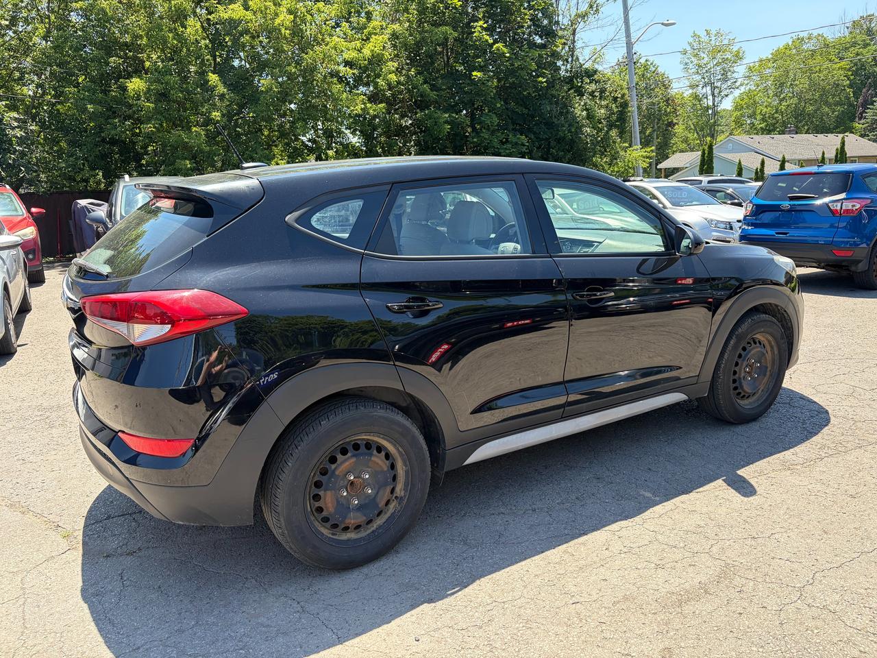 2017 Hyundai Tucson FWD 4DR 2.0L Photo