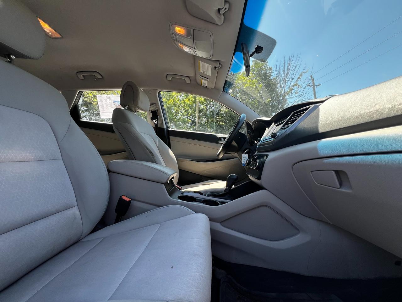 2017 Hyundai Tucson FWD 4DR 2.0L - Photo #10