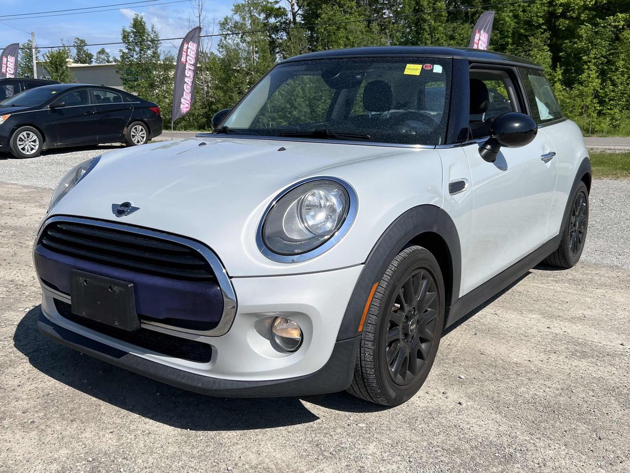 2016 MINI Cooper SUPER CLEAN!! 98K!! AUTO, LEATHER, SUNROOF!! Photo