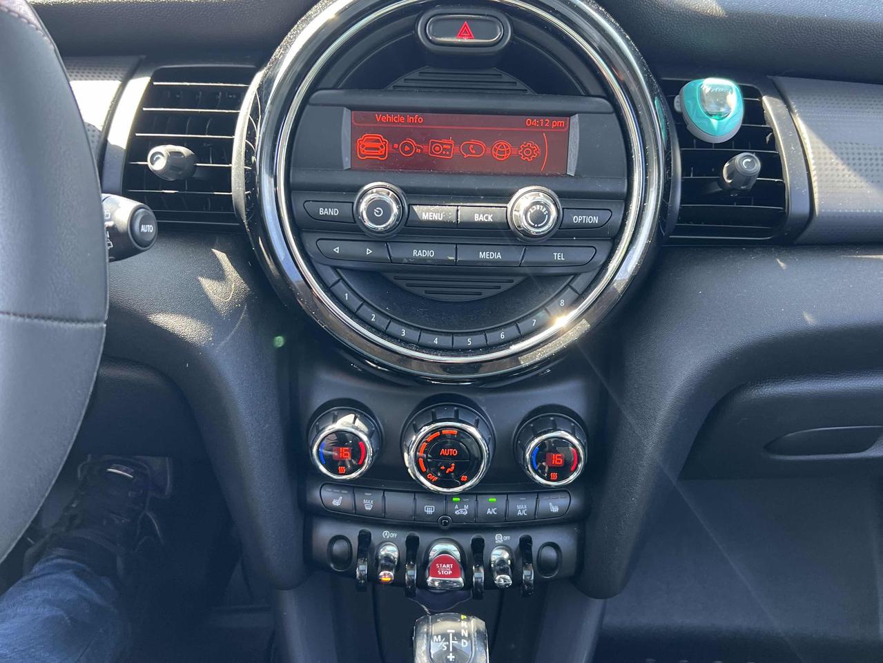 2016 MINI Cooper SUPER CLEAN!! 98K!! AUTO, LEATHER, SUNROOF!! Photo