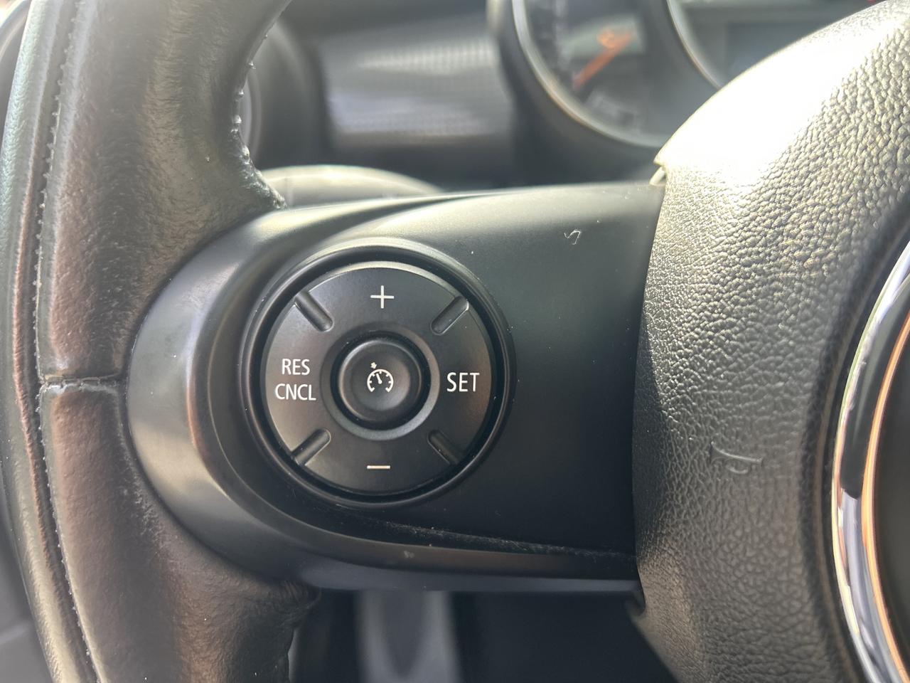 2016 MINI Cooper SUPER CLEAN!! 98K!! AUTO, LEATHER, SUNROOF!! Photo