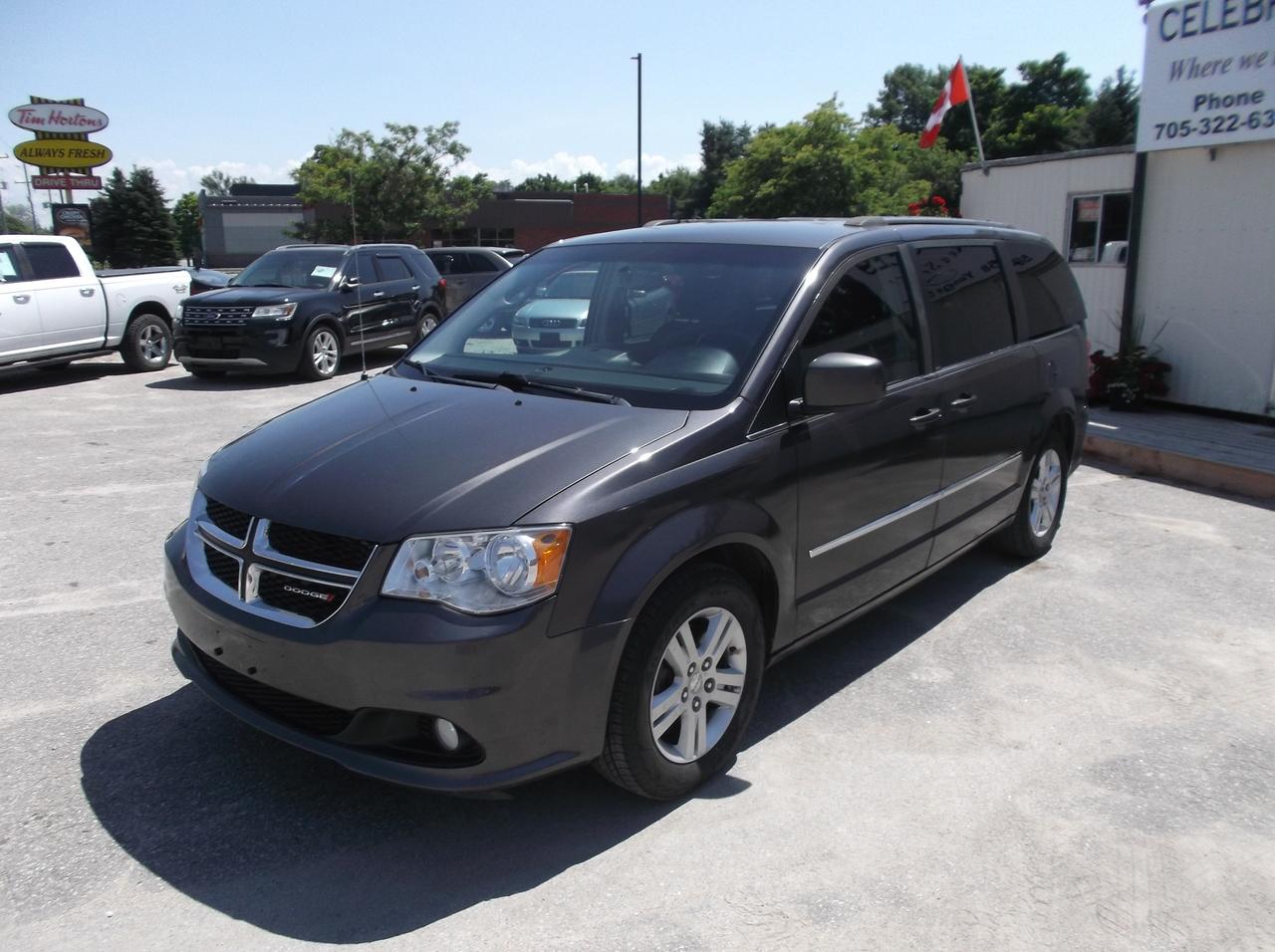 2017 Dodge Grand Caravan Crew Photo2