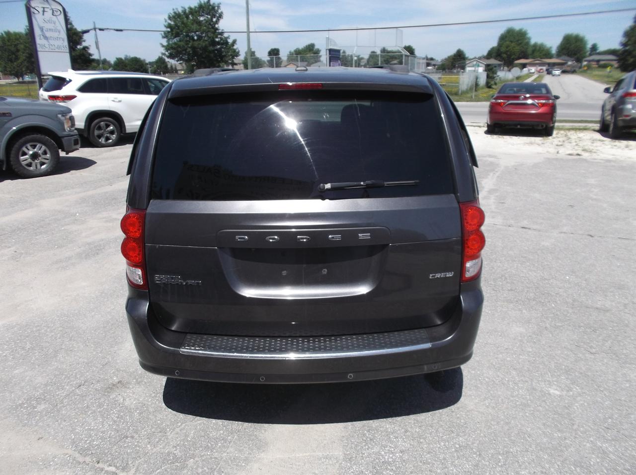 2017 Dodge Grand Caravan Crew Photo3