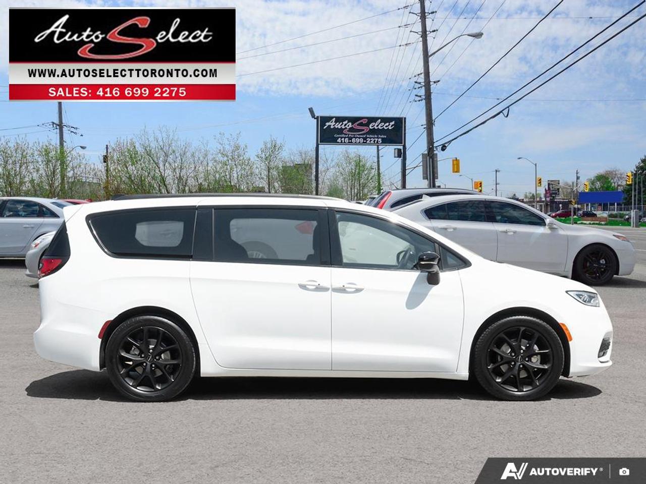2025 Chrysler Pacifica Limited Sport "S" - Pano Sunroof - Carplay - Clean Carfax Photo2