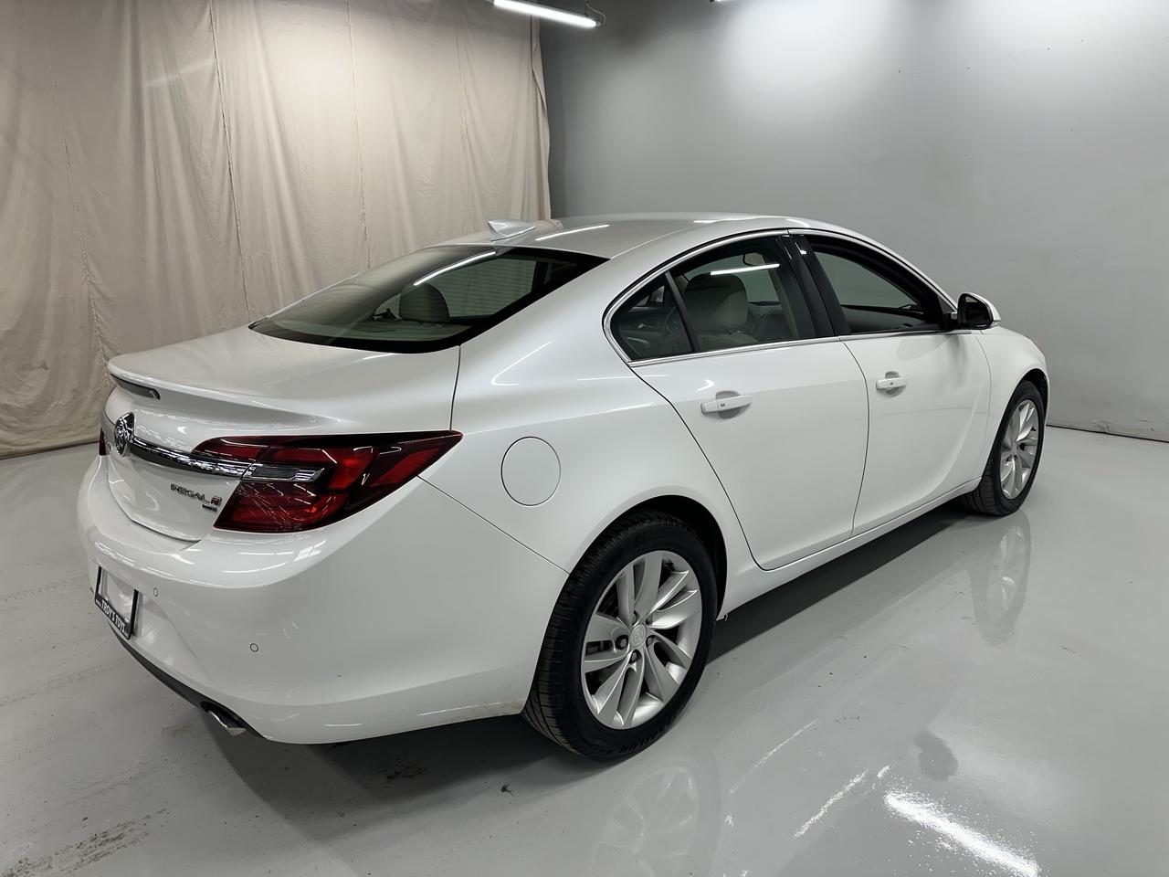 2016 Buick Regal Premium II Photo25