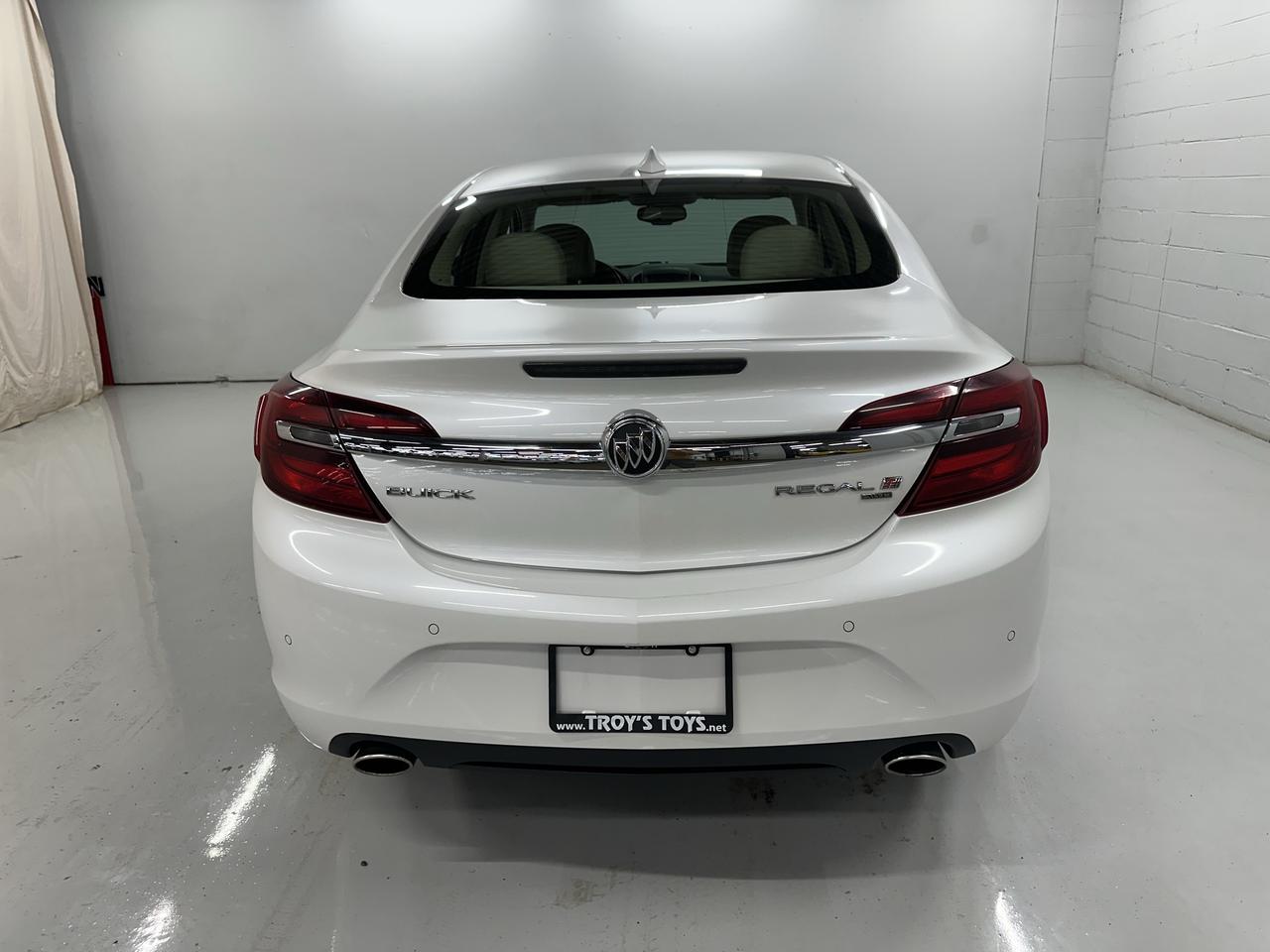 2016 Buick Regal Premium II Photo23