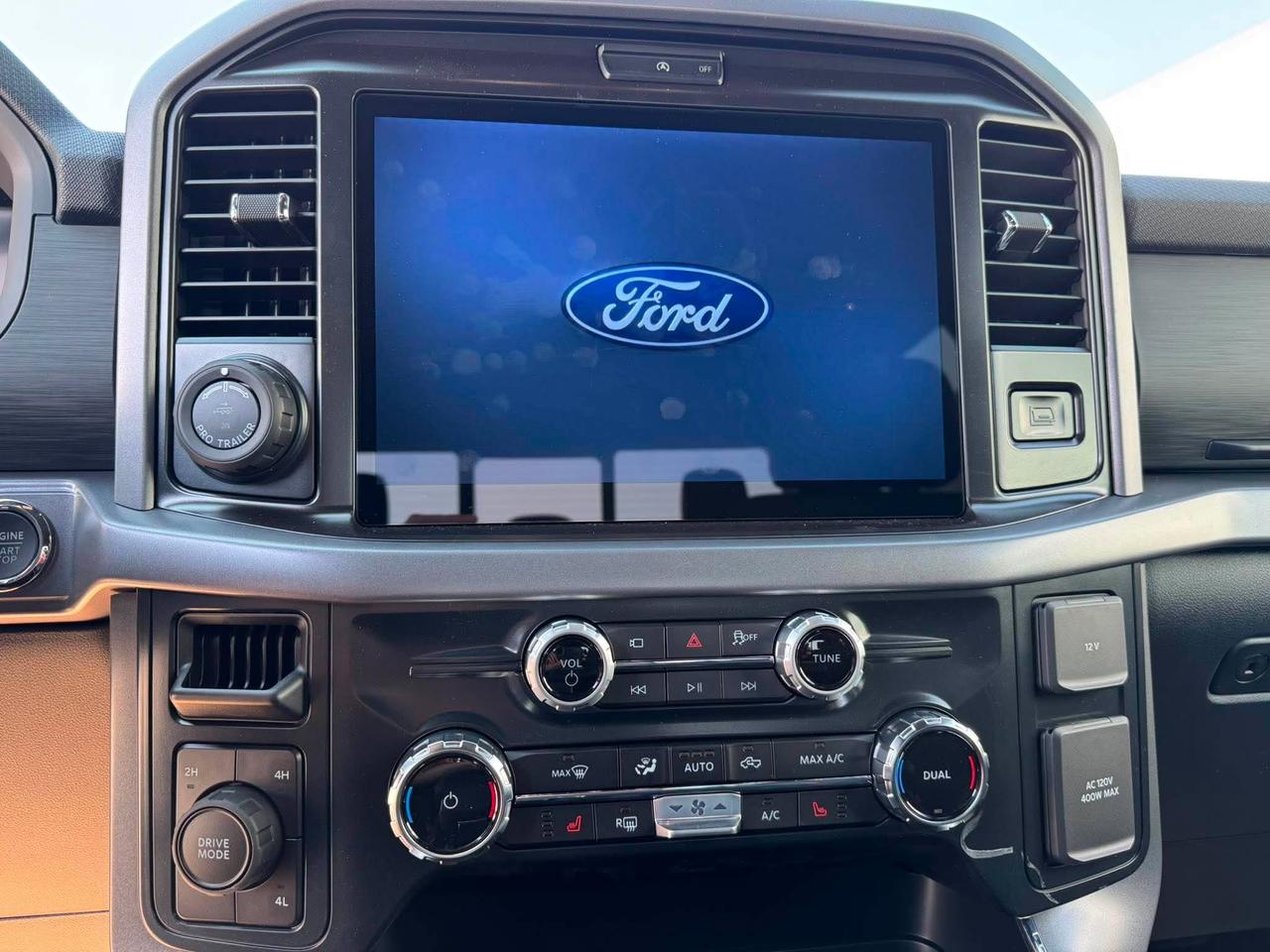 2026 Ford F-150 XLT 4WD SuperCrew 5.5' Box Photo3