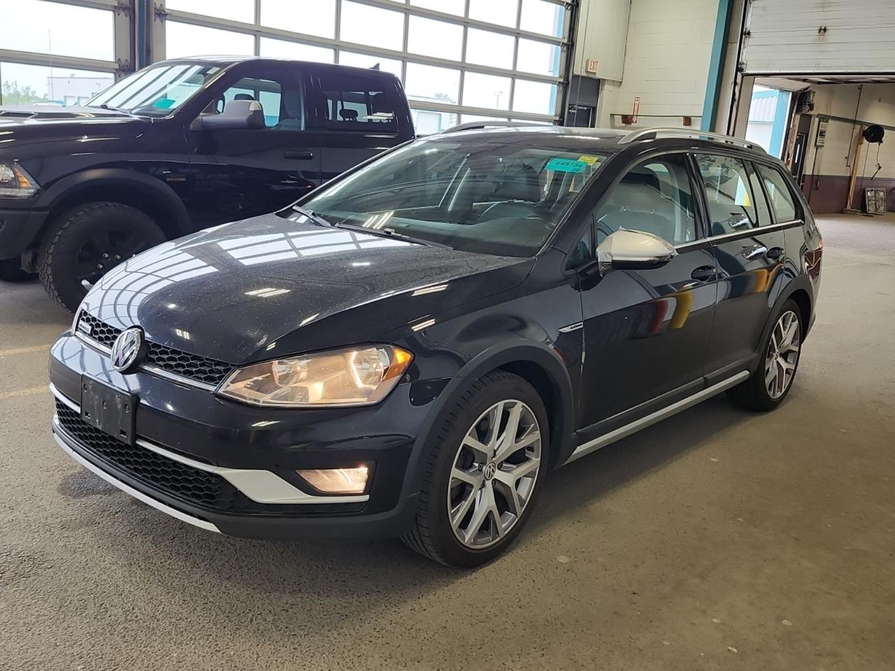 2017 Volkswagen Golf Alltrack ONE OWNER! HEATED LEATHER SEATS, PANO SUNROOF!! Photo22