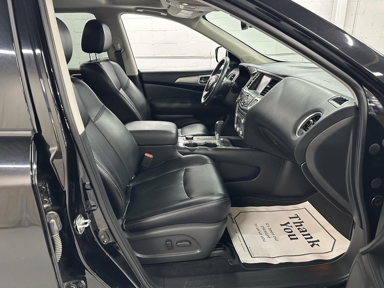 2017 Nissan Pathfinder SL Photo12