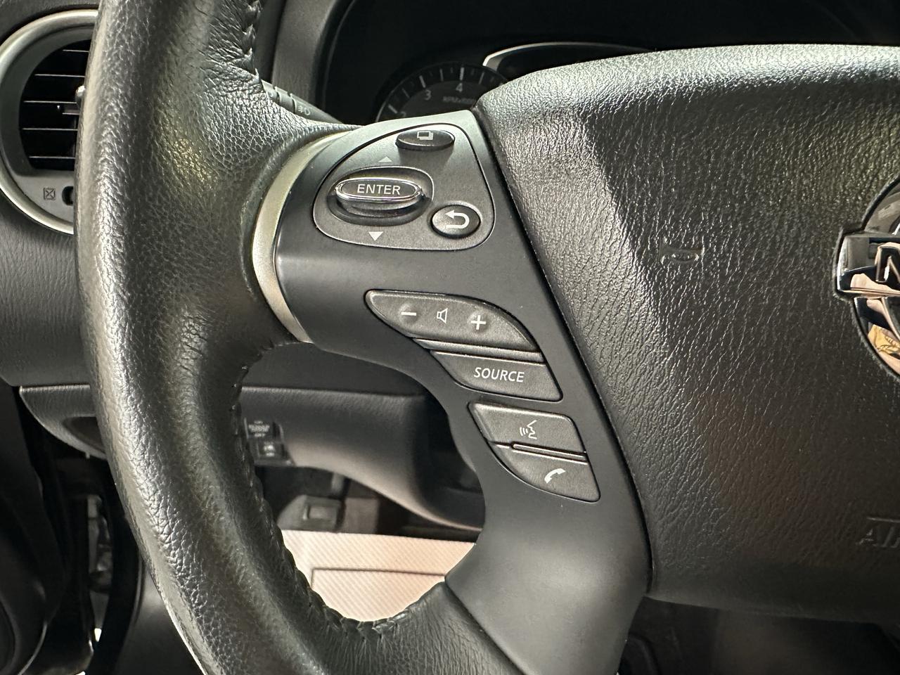 2017 Nissan Pathfinder SL Photo37