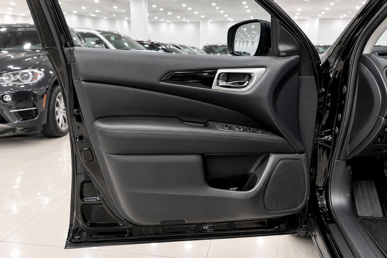 2018 Nissan Pathfinder SV Tech Photo