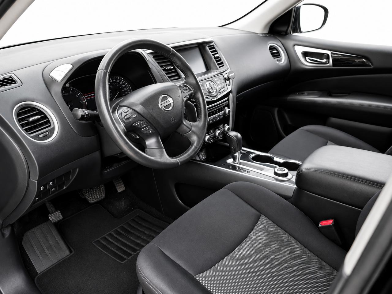 2018 Nissan Pathfinder SV Tech Photo