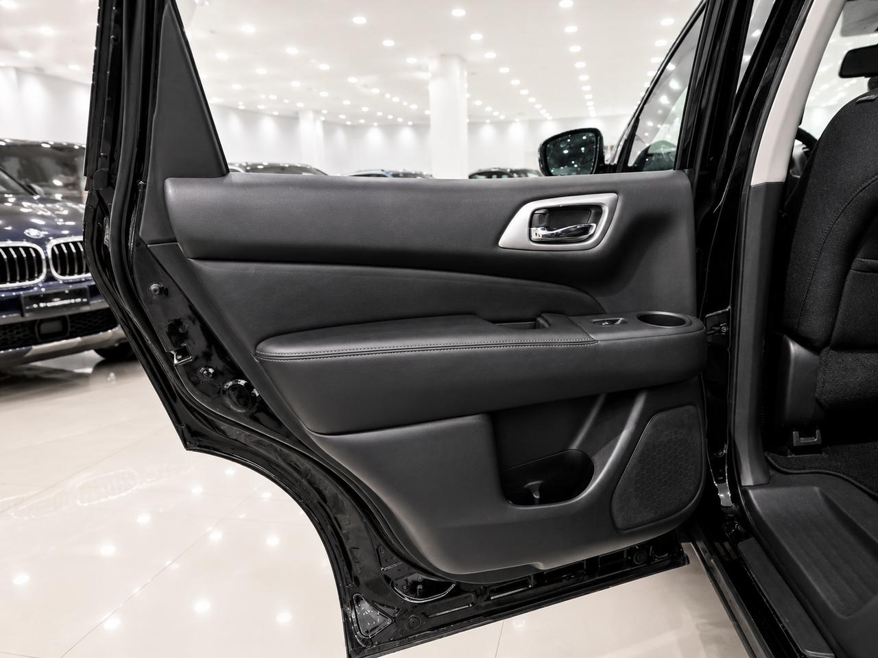 2018 Nissan Pathfinder SV Tech Photo