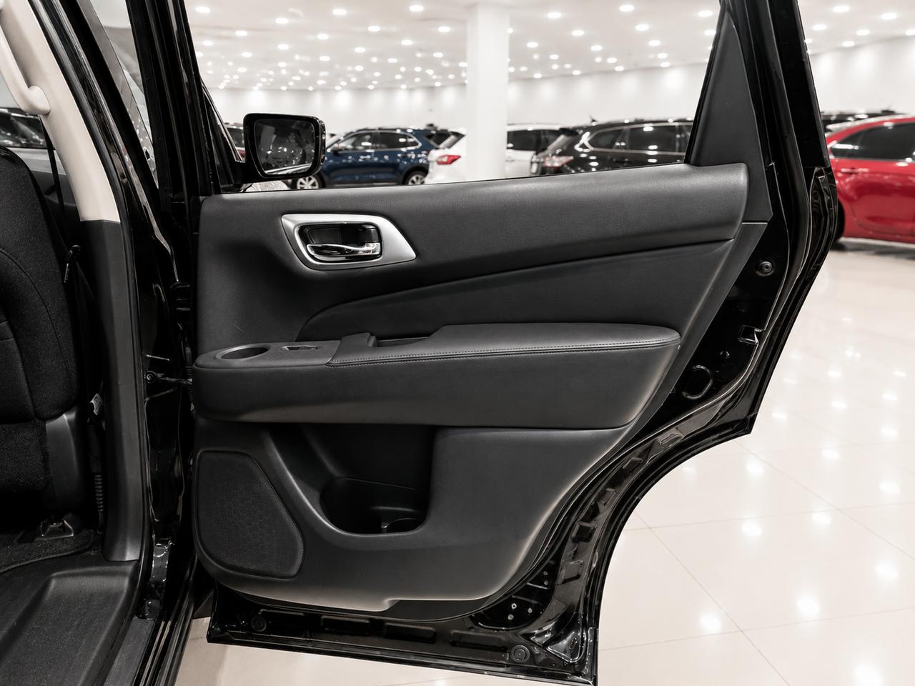 2018 Nissan Pathfinder SV Tech Photo