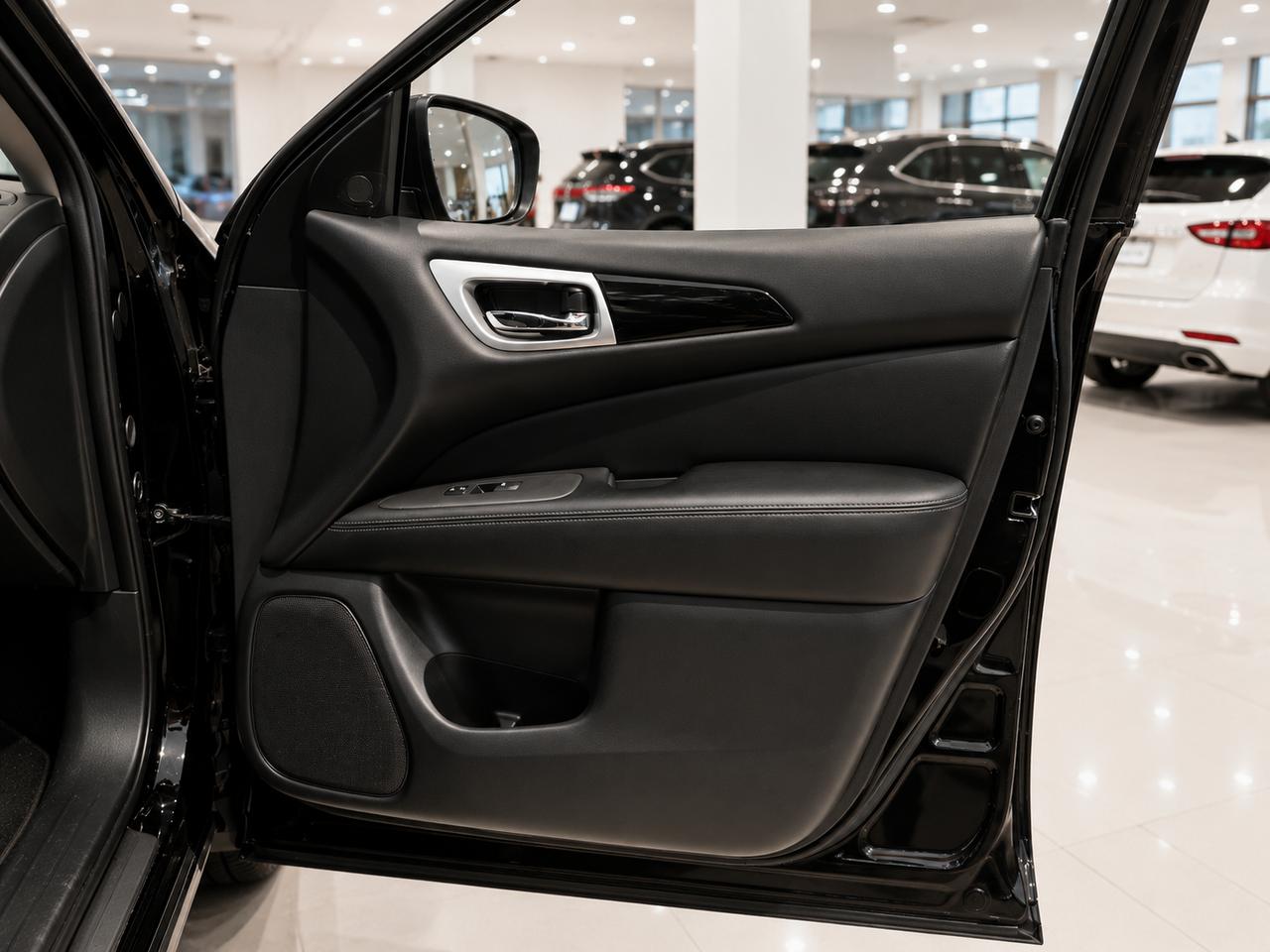 2018 Nissan Pathfinder SV Tech Photo