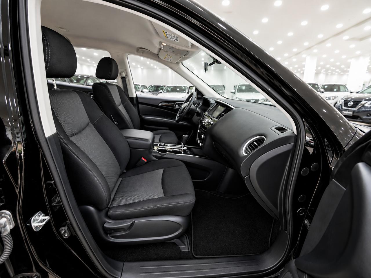 2018 Nissan Pathfinder SV Tech Photo