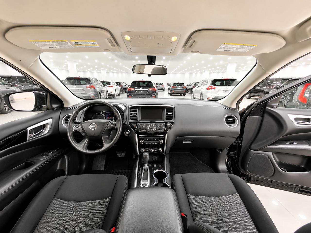 2018 Nissan Pathfinder SV Tech Photo