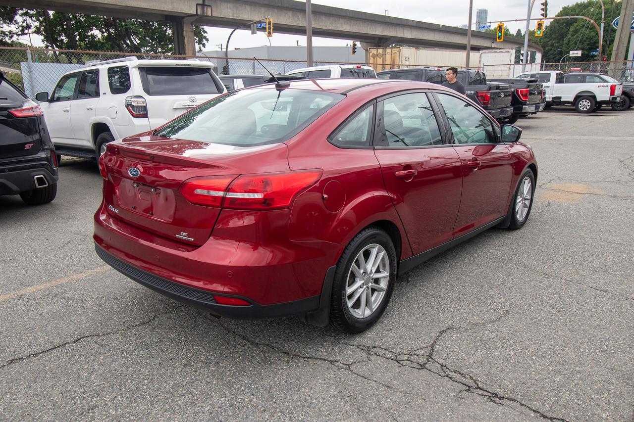 2015 Ford Focus SE Photo4