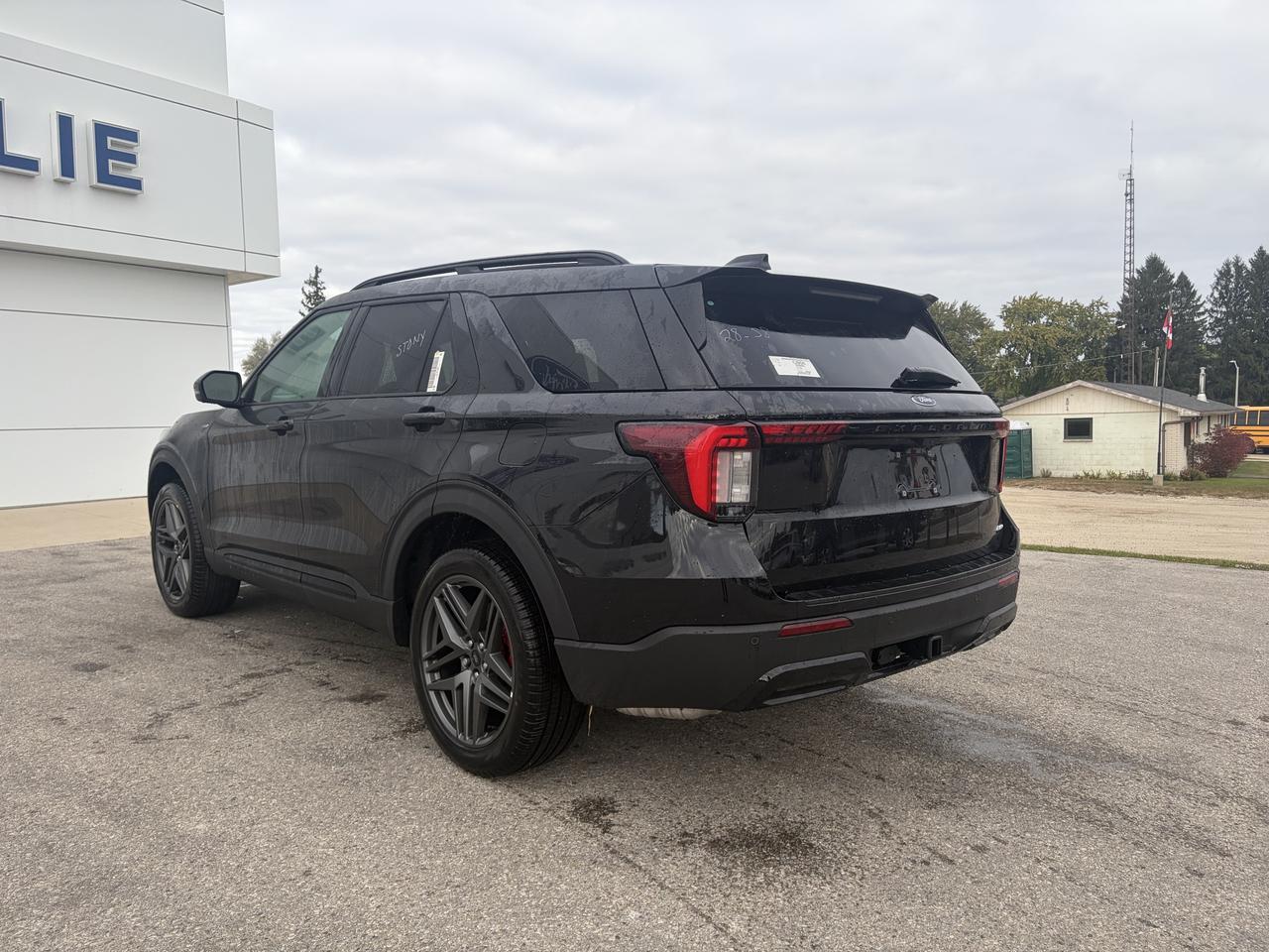 2026 Ford Explorer ST-Line 4WD Photo3