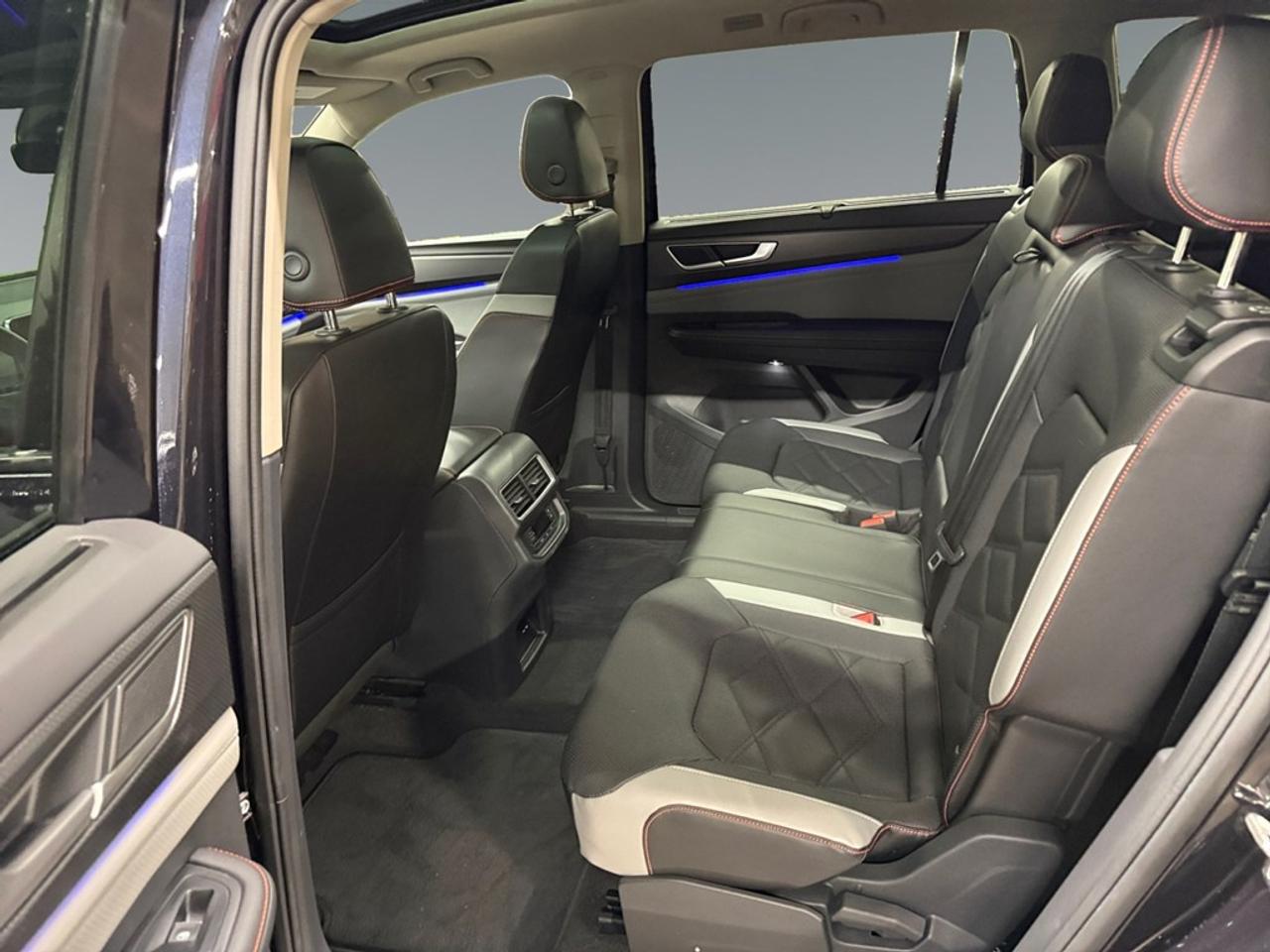 2024 Volkswagen Atlas Peak Edition 2.0 TSI 4MOTION Photo