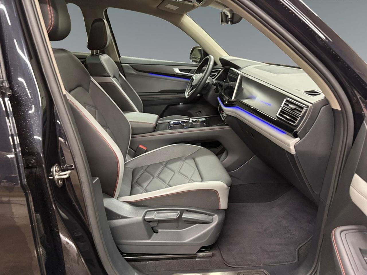 2024 Volkswagen Atlas Peak Edition 2.0 TSI 4MOTION Photo