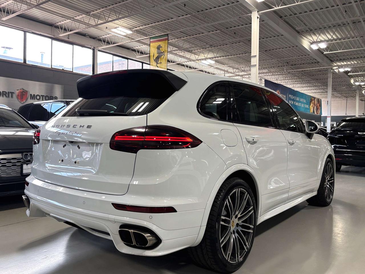 2017 Porsche Cayenne Turbo AWD|V8|NAV|BOSE|SPORTCHRONO|LEATHER|PANOROOF Photo