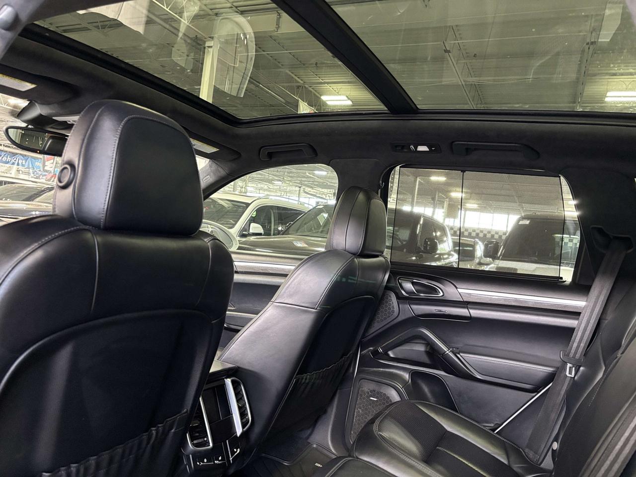 2017 Porsche Cayenne Turbo AWD|V8|NAV|BOSE|SPORTCHRONO|LEATHER|PANOROOF Photo