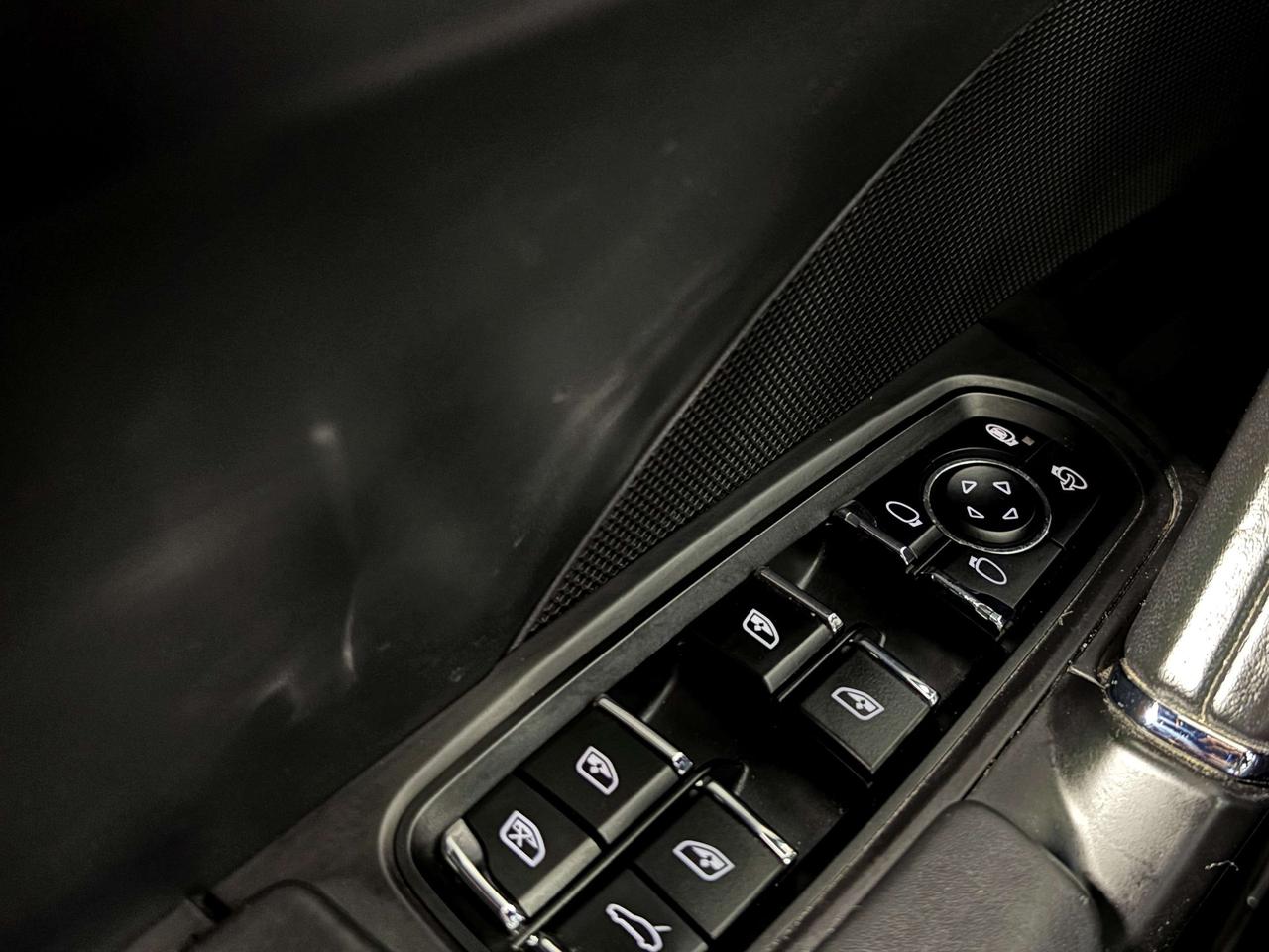 2017 Porsche Cayenne Turbo AWD|V8|NAV|BOSE|SPORTCHRONO|LEATHER|PANOROOF Photo