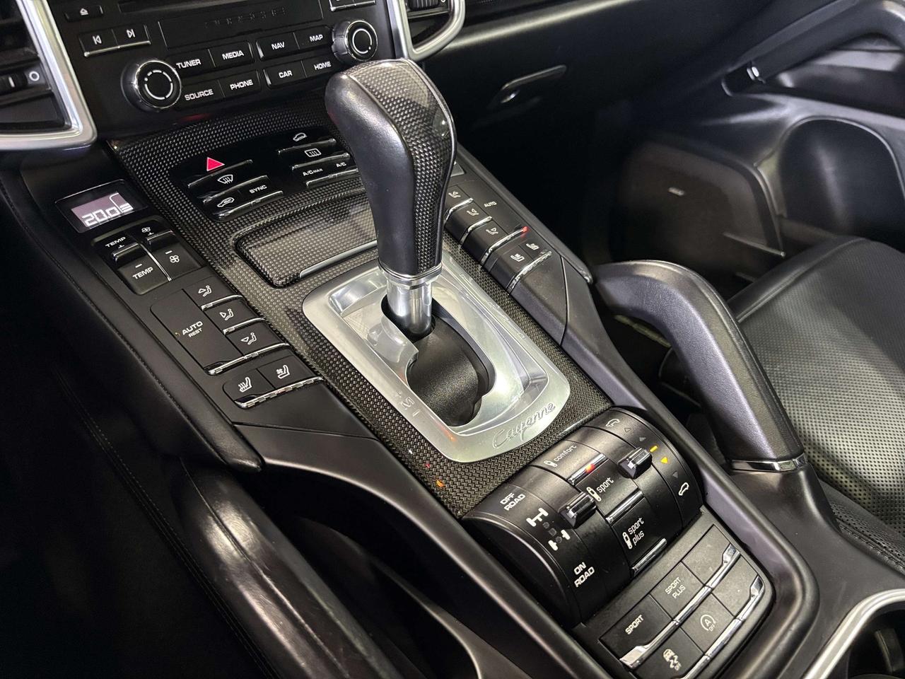 2017 Porsche Cayenne Turbo AWD|V8|NAV|BOSE|SPORTCHRONO|LEATHER|PANOROOF Photo