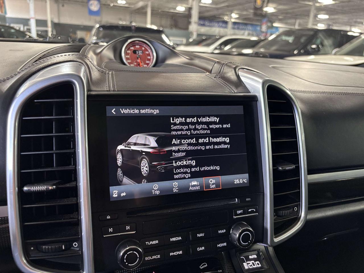 2017 Porsche Cayenne Turbo AWD|V8|NAV|BOSE|SPORTCHRONO|LEATHER|PANOROOF Photo