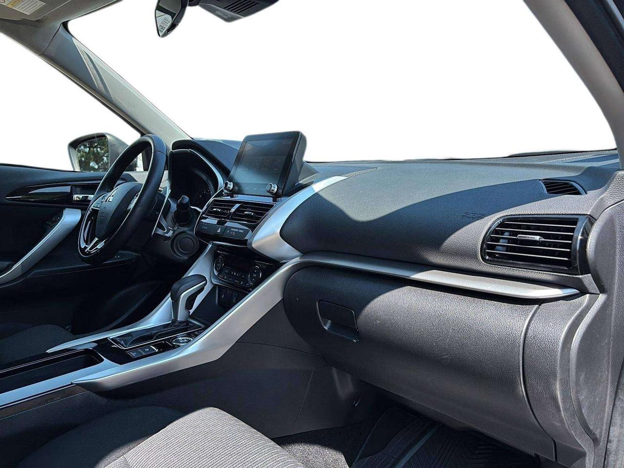 2024 Mitsubishi Eclipse Cross SE Car Play|One Owner|heated Photo