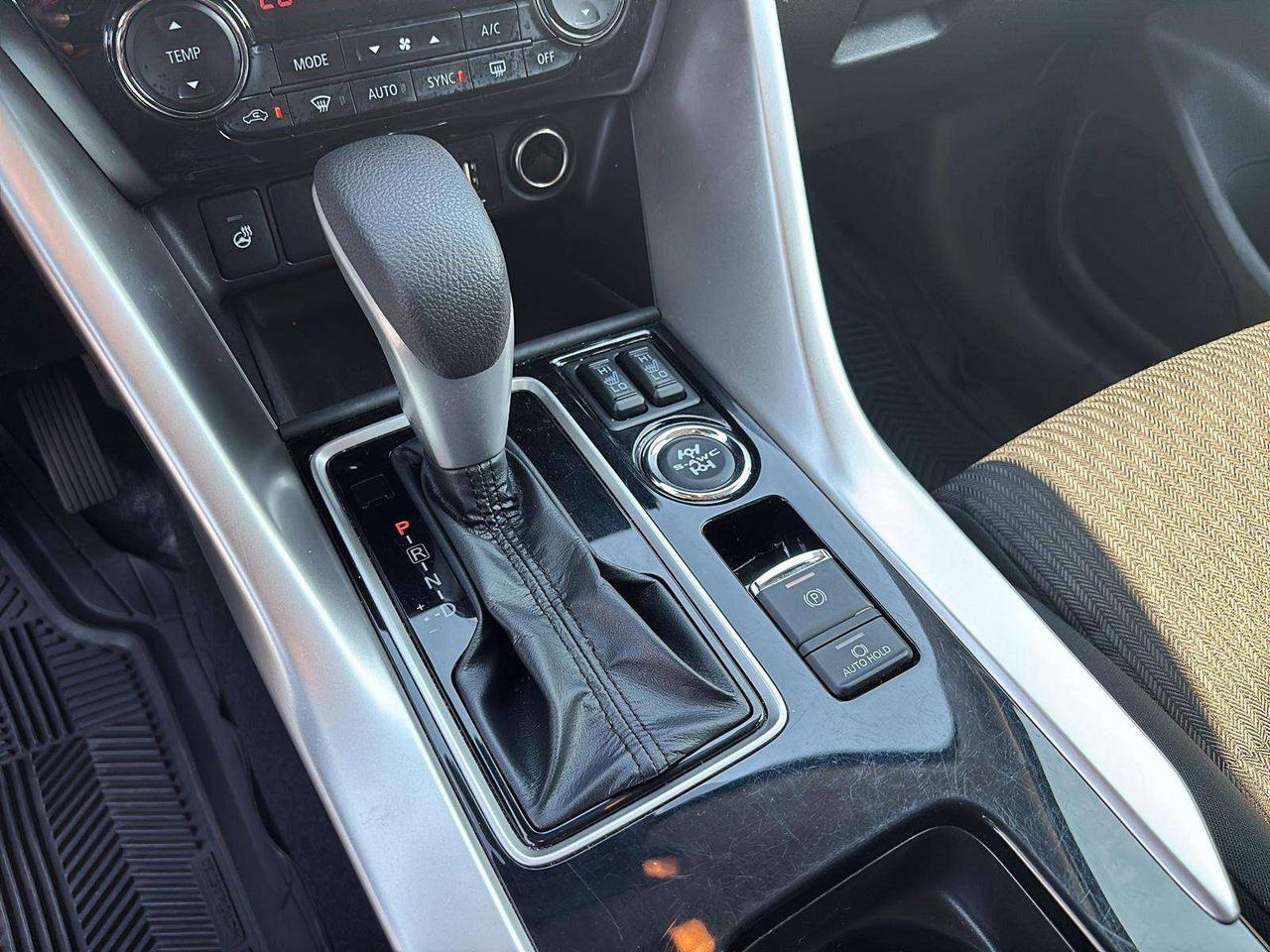 2024 Mitsubishi Eclipse Cross SE Car Play|One Owner|heated Photo