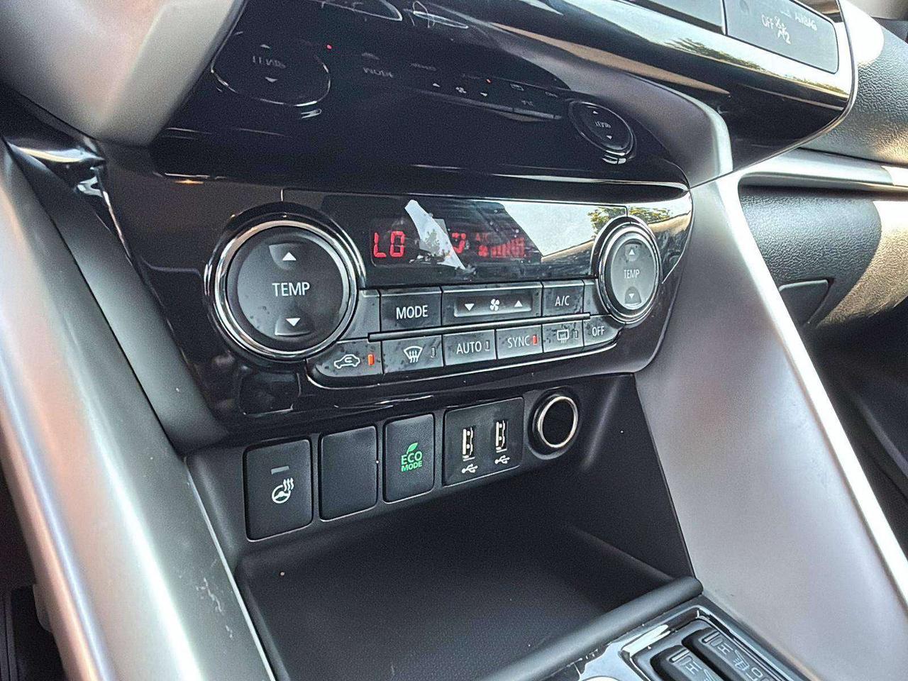 2024 Mitsubishi Eclipse Cross SE Car Play|One Owner|heated Photo
