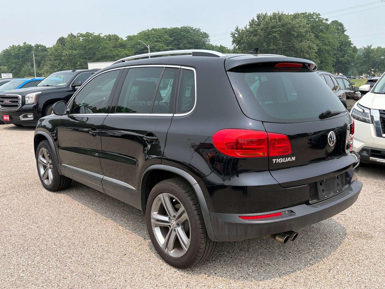 2017 Volkswagen Tiguan HIGHLINE, SUNROOF, BACK UP CAMERA, HEATED LEATHER! Photo