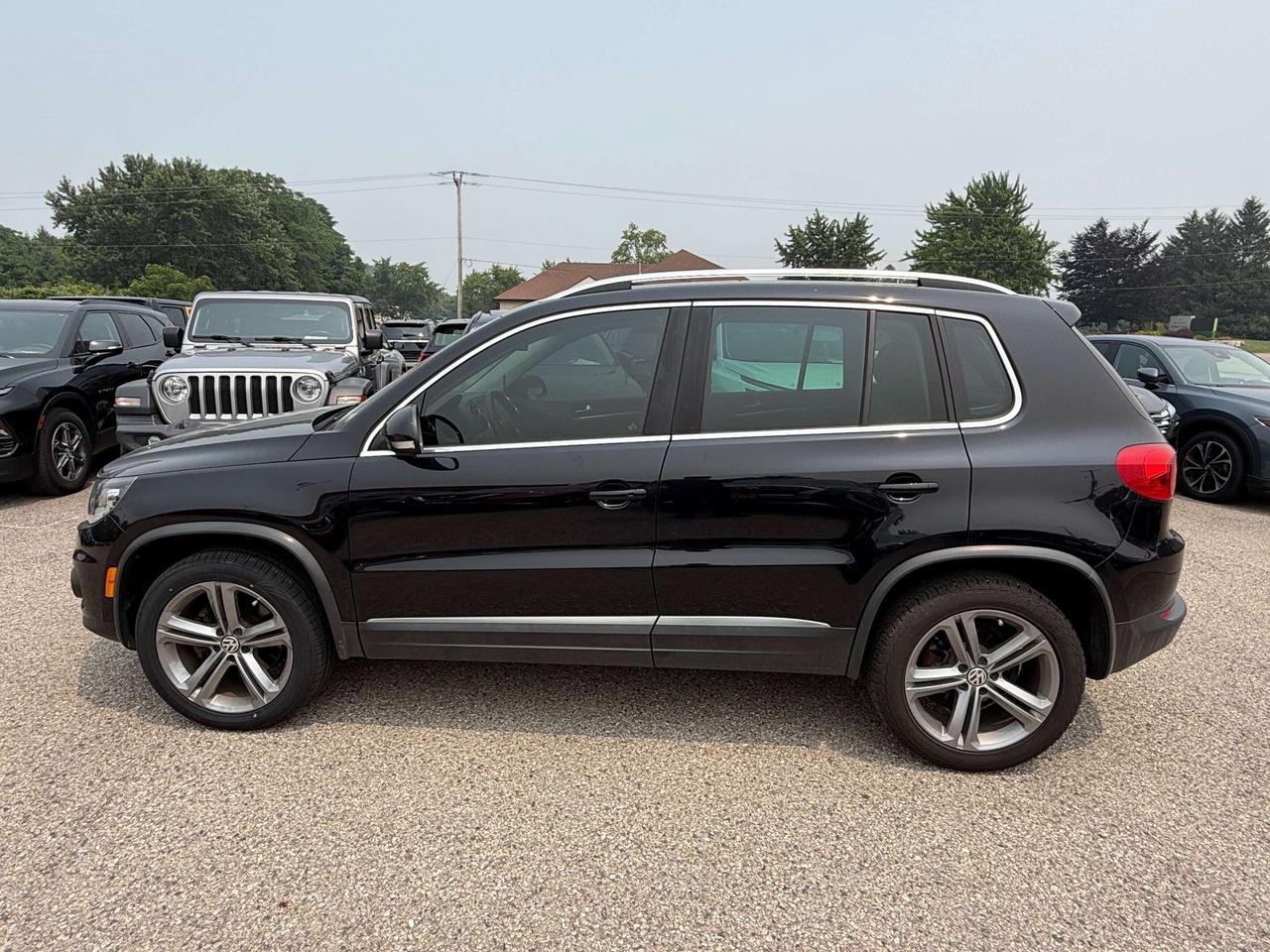 2017 Volkswagen Tiguan HIGHLINE, SUNROOF, BACK UP CAMERA, HEATED LEATHER! - Photo #5