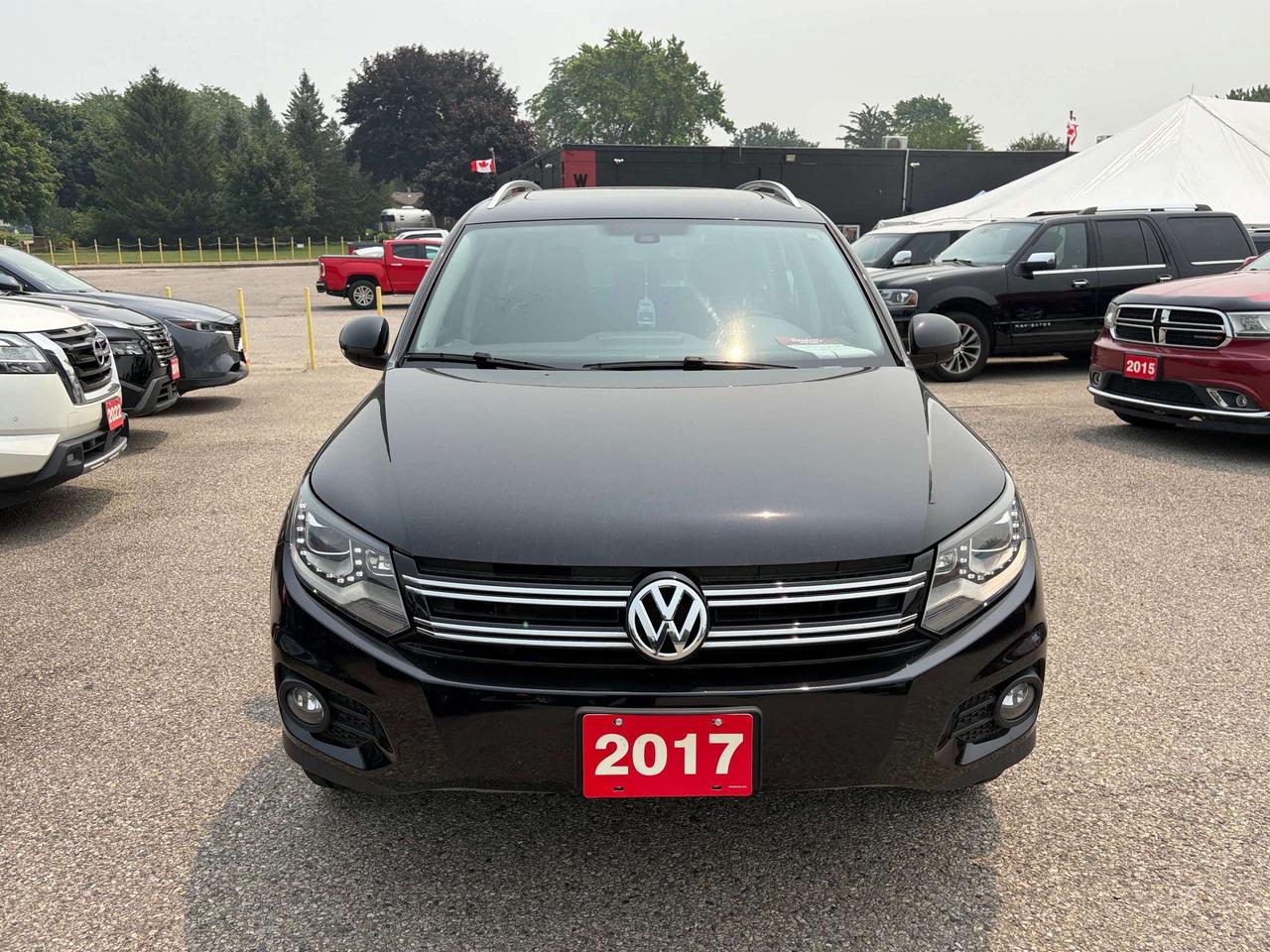 2017 Volkswagen Tiguan HIGHLINE, SUNROOF, BACK UP CAMERA, HEATED LEATHER! Photo