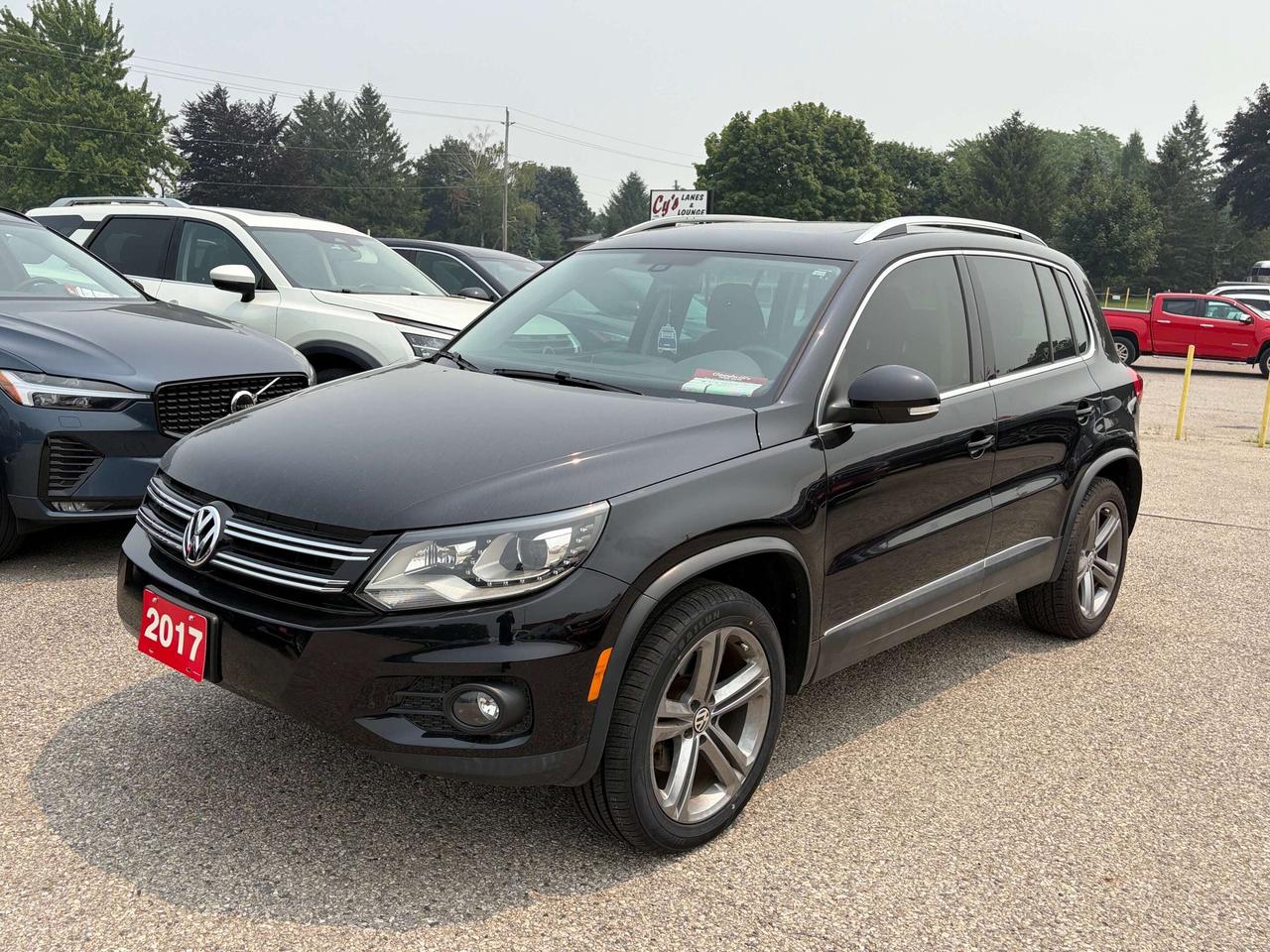 2017 Volkswagen Tiguan HIGHLINE, SUNROOF, BACK UP CAMERA, HEATED LEATHER! - Photo #4