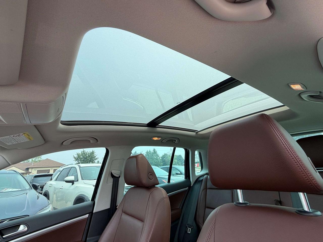2017 Volkswagen Tiguan HIGHLINE, SUNROOF, BACK UP CAMERA, HEATED LEATHER! - Photo #11