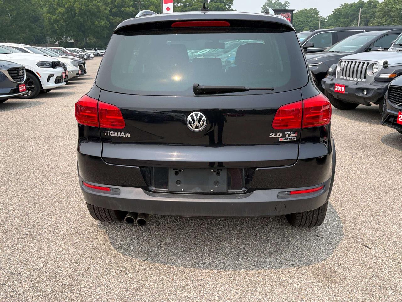 2017 Volkswagen Tiguan HIGHLINE, SUNROOF, BACK UP CAMERA, HEATED LEATHER! Photo