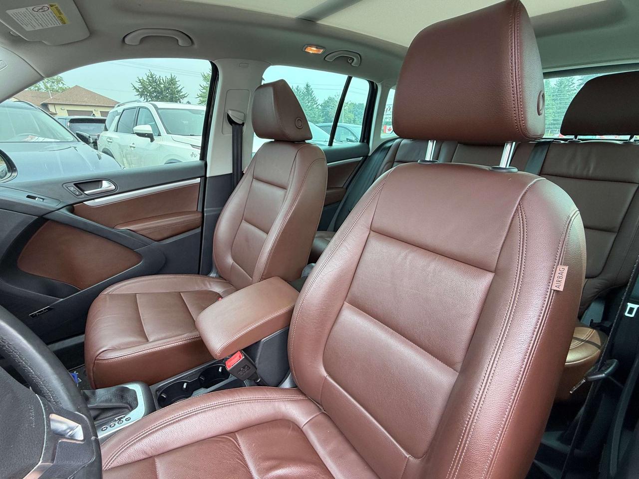 2017 Volkswagen Tiguan HIGHLINE, SUNROOF, BACK UP CAMERA, HEATED LEATHER! Photo
