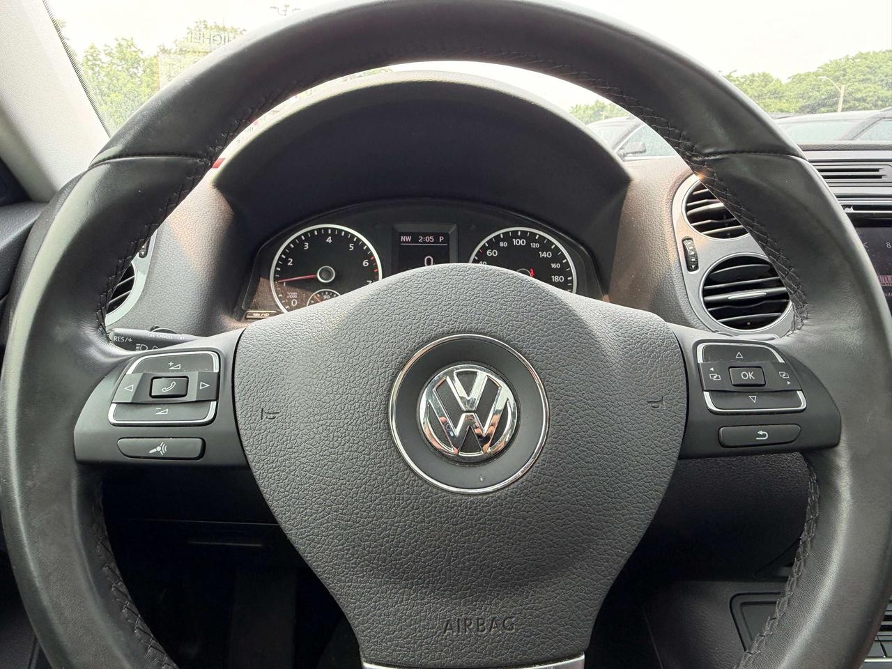 2017 Volkswagen Tiguan HIGHLINE, SUNROOF, BACK UP CAMERA, HEATED LEATHER! - Photo #13