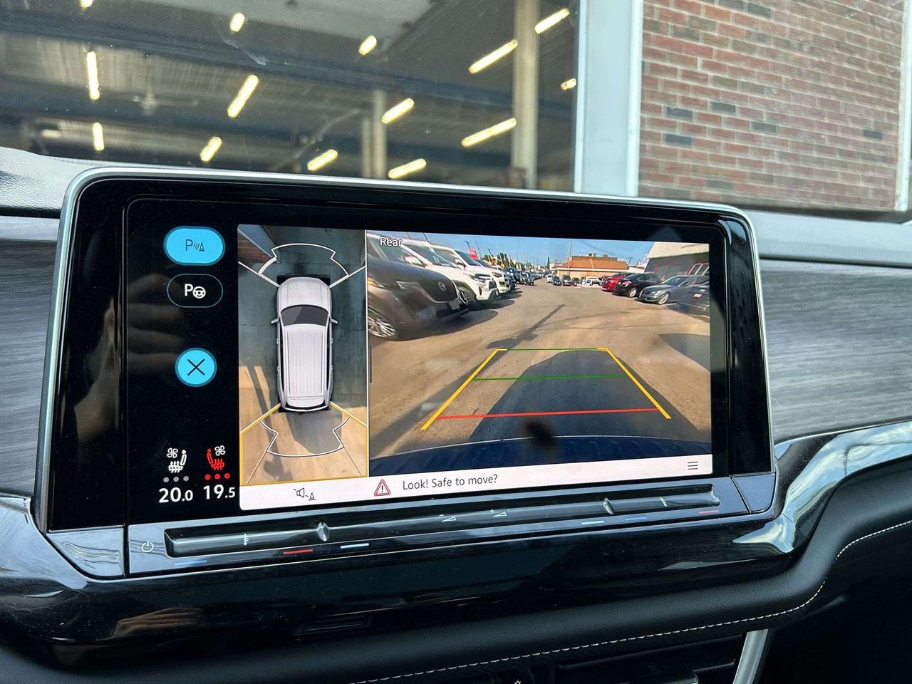 2024 Volkswagen Atlas EXECLINE R-LINE AWD | 6-PASS | LEATHER | PANO ROOF Photo3