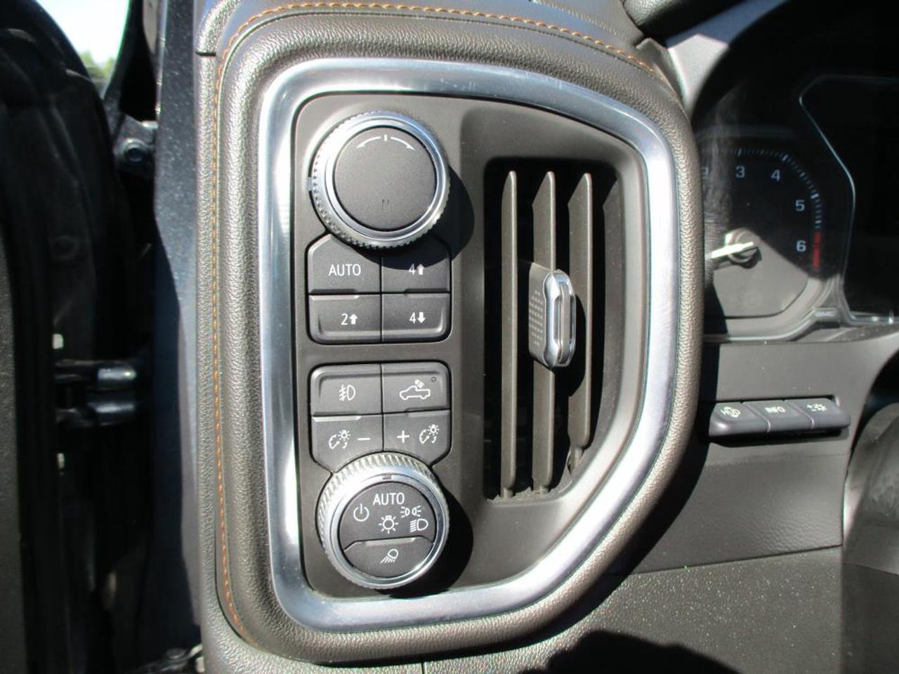2019 GMC Sierra 1500 AT4 Crew Cab 4X4 - Photo #12
